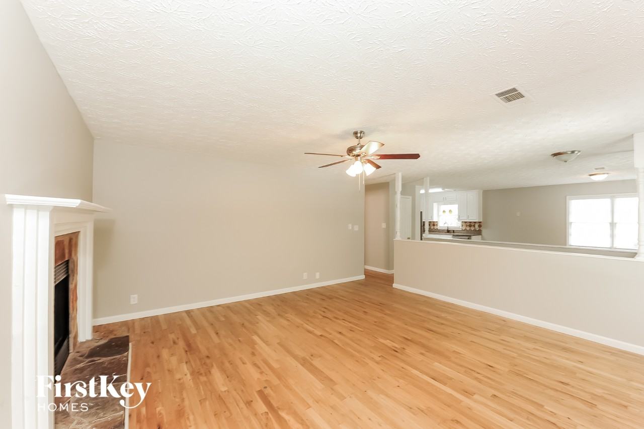 4945 Bent Creek Ct - Photo 4 of 15