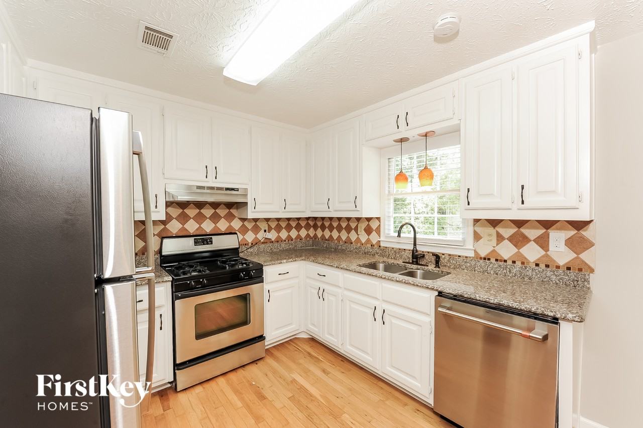 4945 Bent Creek Ct - Photo 5 of 15