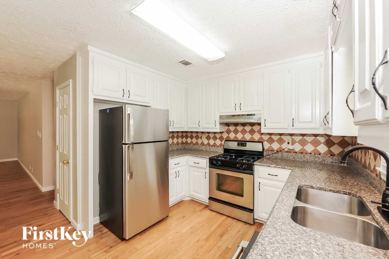 4945 Bent Creek Ct - Photo 6 of 15