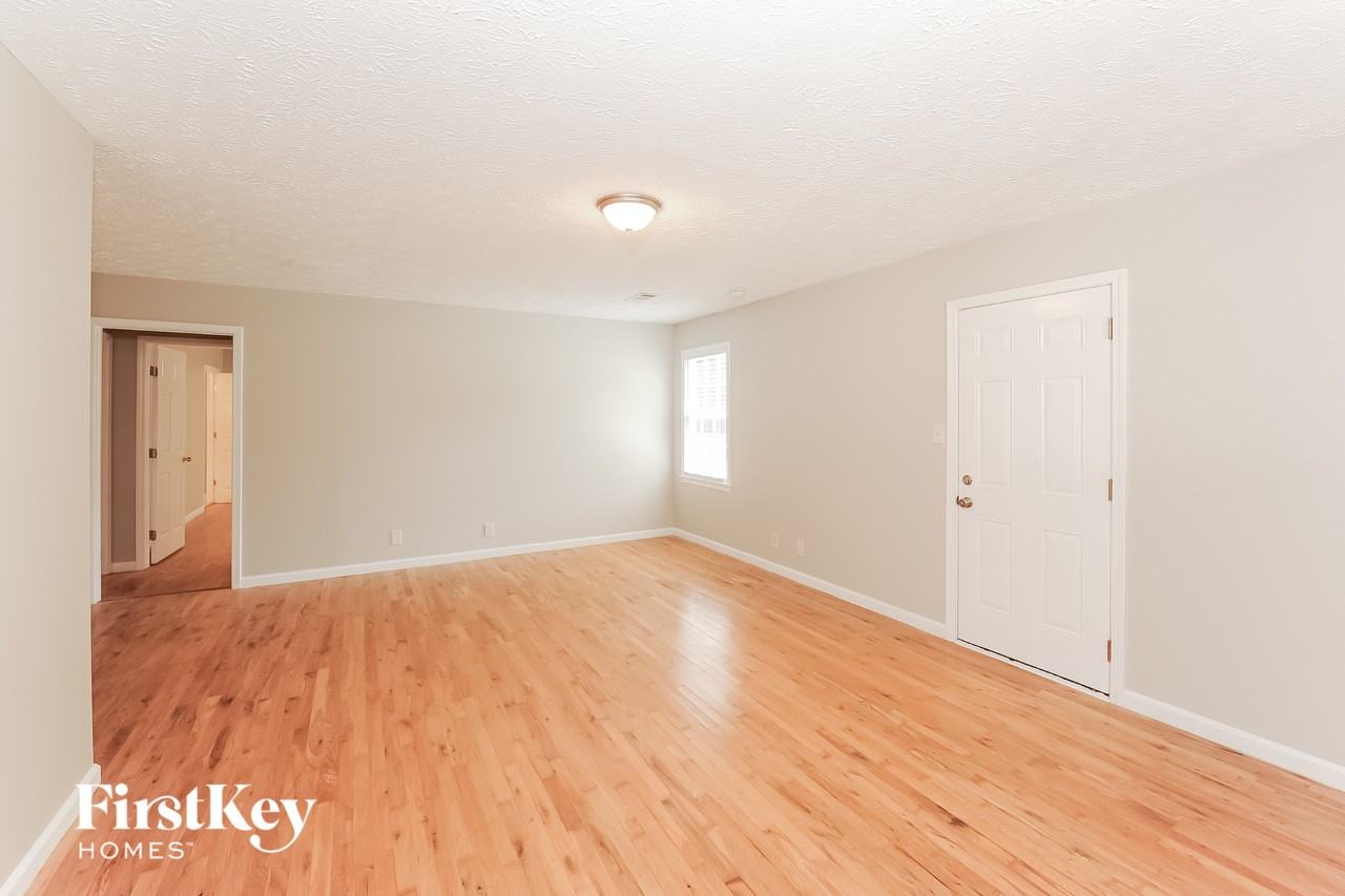 4945 Bent Creek Ct - Photo 7 of 15
