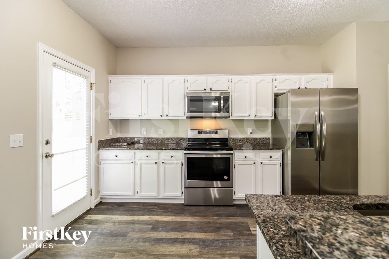 6063 Parkside Cir - Photo 5 of 15