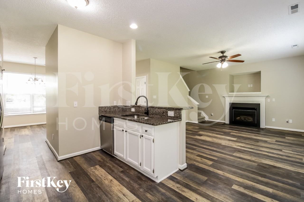 6063 Parkside Cir - Photo 6 of 15