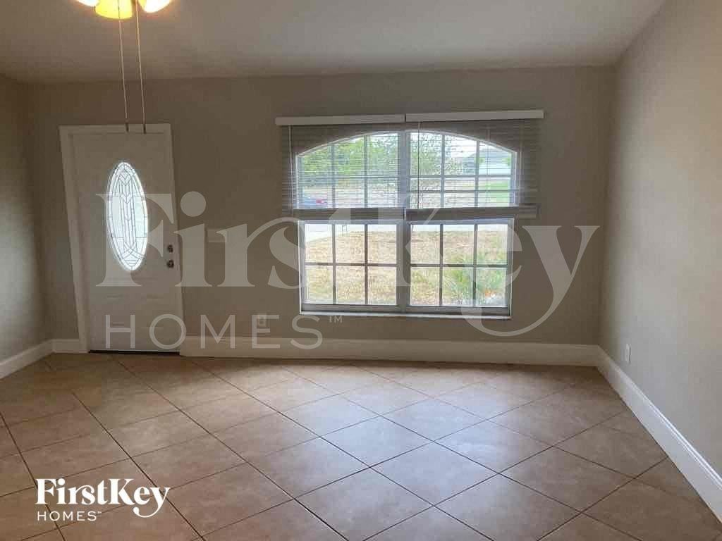 1822 Nw Embers Ter - Photo 2 of 19