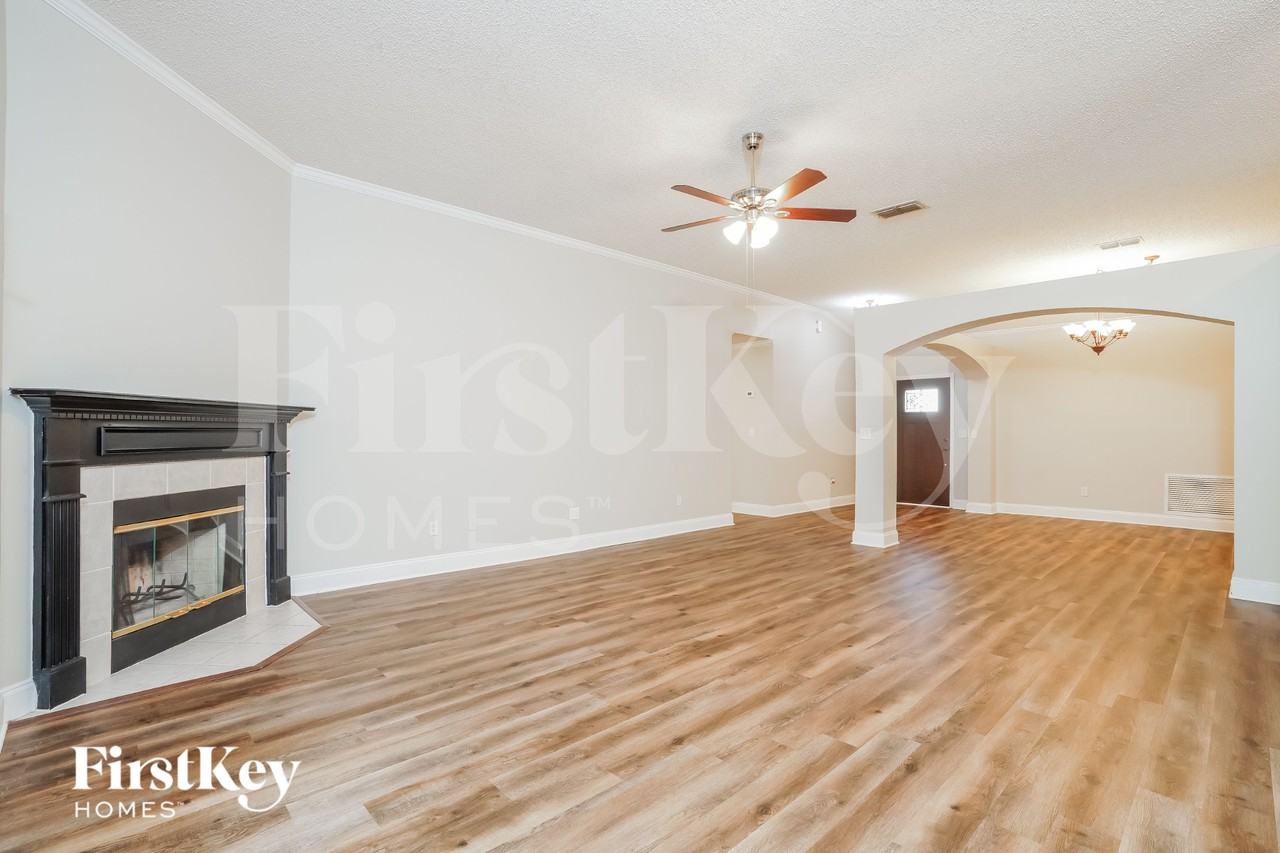 3986 Lake Crest Ter - Photo 4 of 15