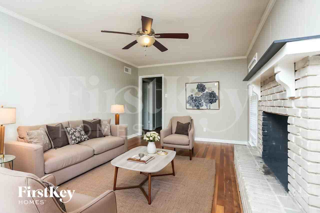 5482 Timmons Ave - Photo 4 of 19
