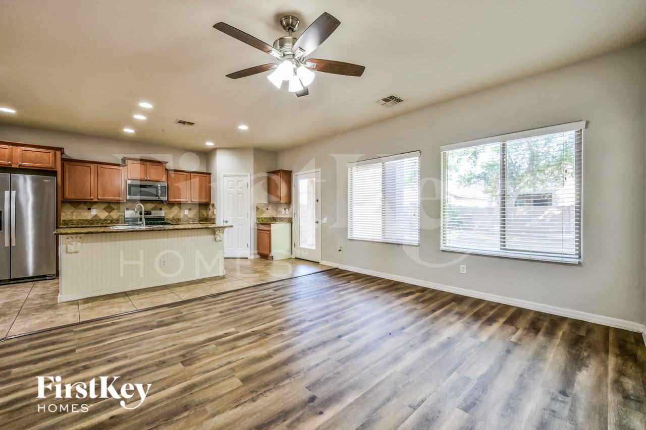 11028 E Silver Springs Ave - Photo 3 of 19