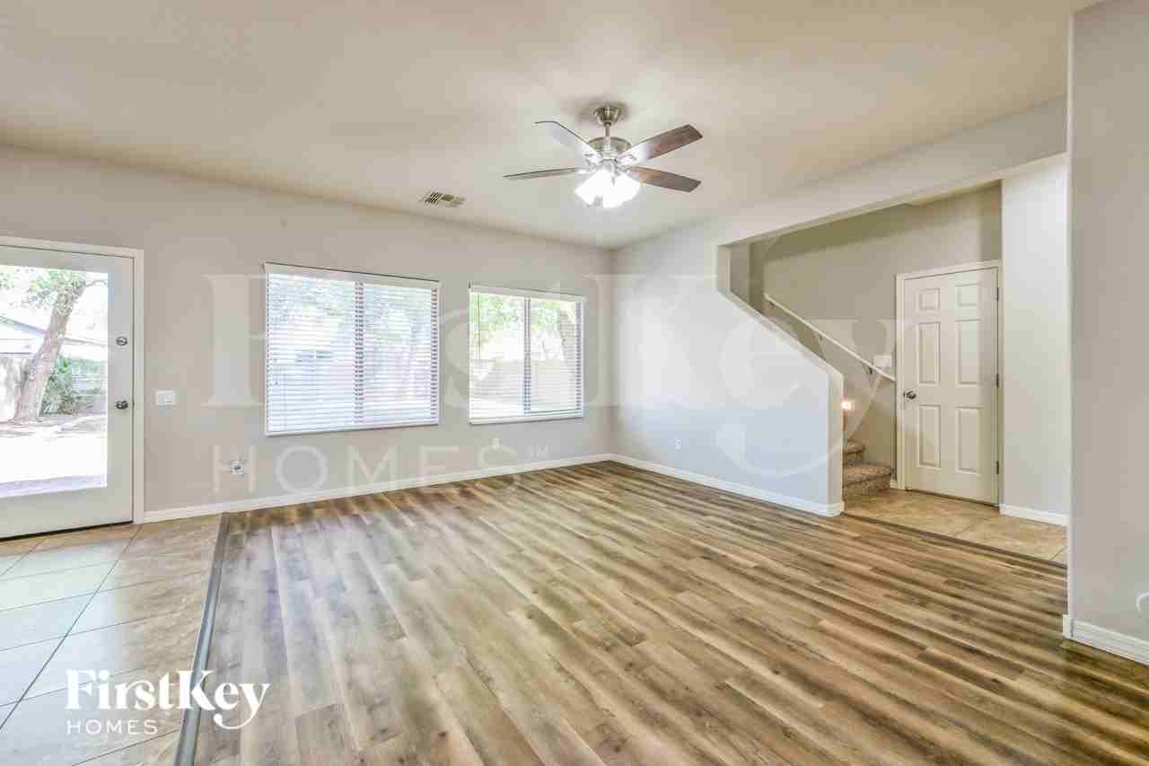 11028 E Silver Springs Ave - Photo 4 of 19