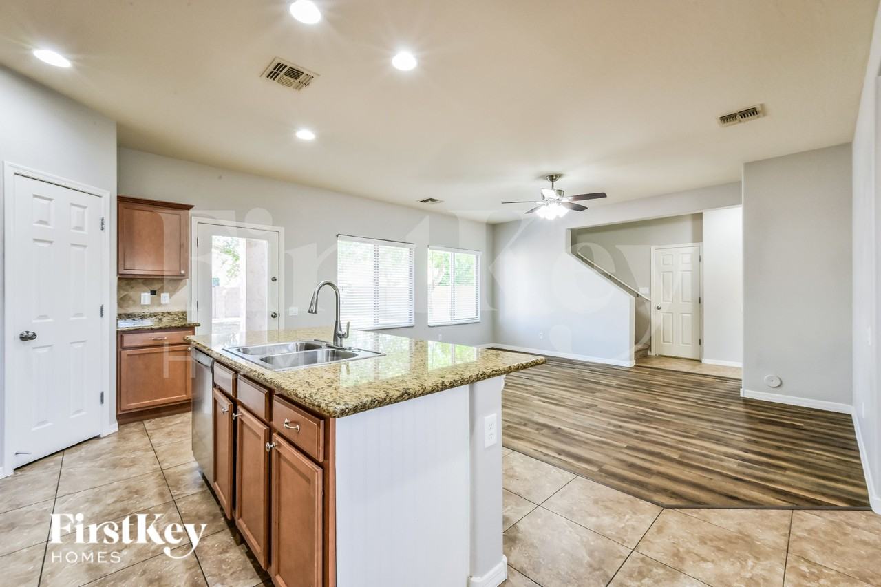 11028 E Silver Springs Ave - Photo 7 of 19