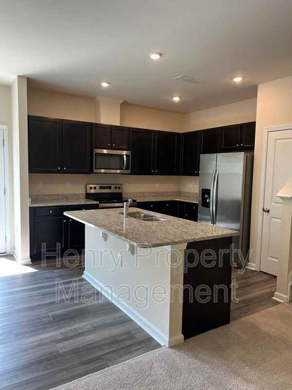 839 Mckenzie Park Ter - Photo 4 of 20