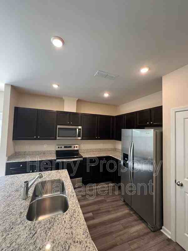 839 Mckenzie Park Ter - Photo 5 of 20