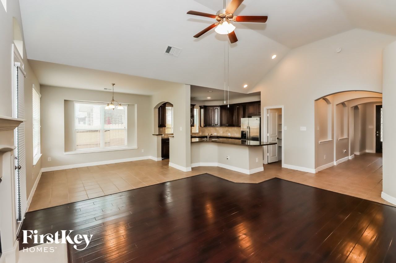 10911 Visconti Ct - Photo 4 of 14