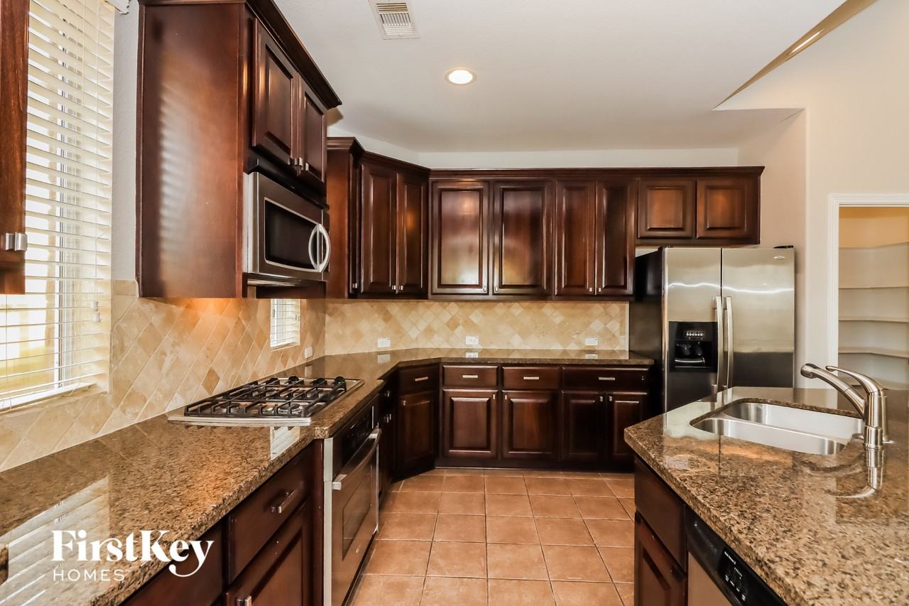 10911 Visconti Ct - Photo 7 of 14