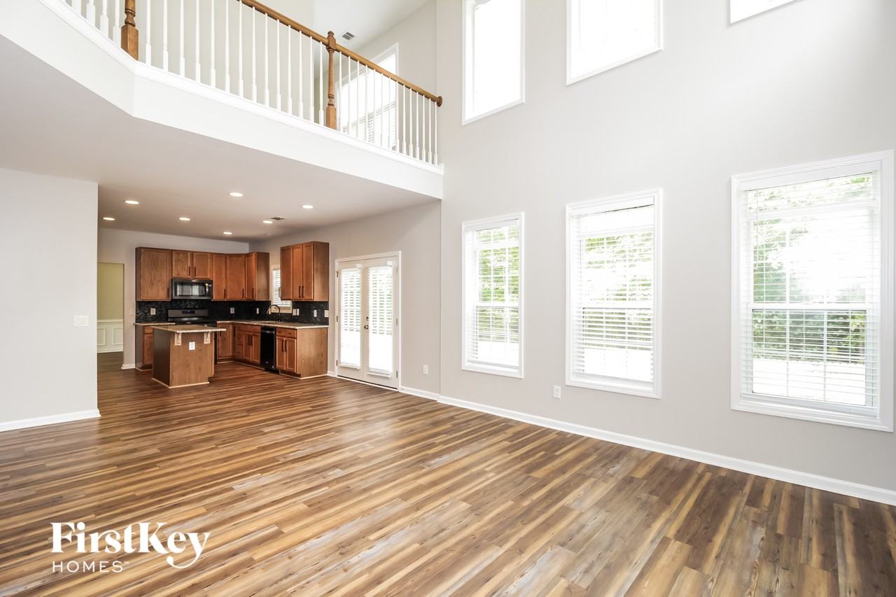 7660 Forest Glen Way - Photo 3 of 15