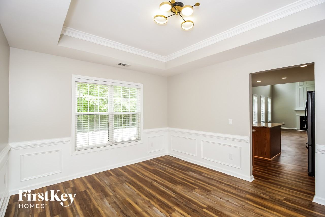 7660 Forest Glen Way - Photo 4 of 15