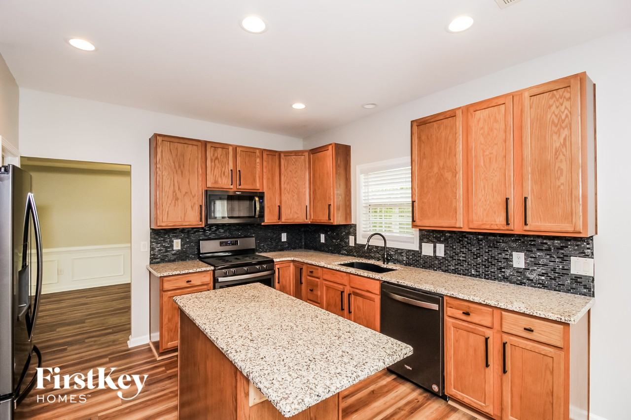 7660 Forest Glen Way - Photo 5 of 15
