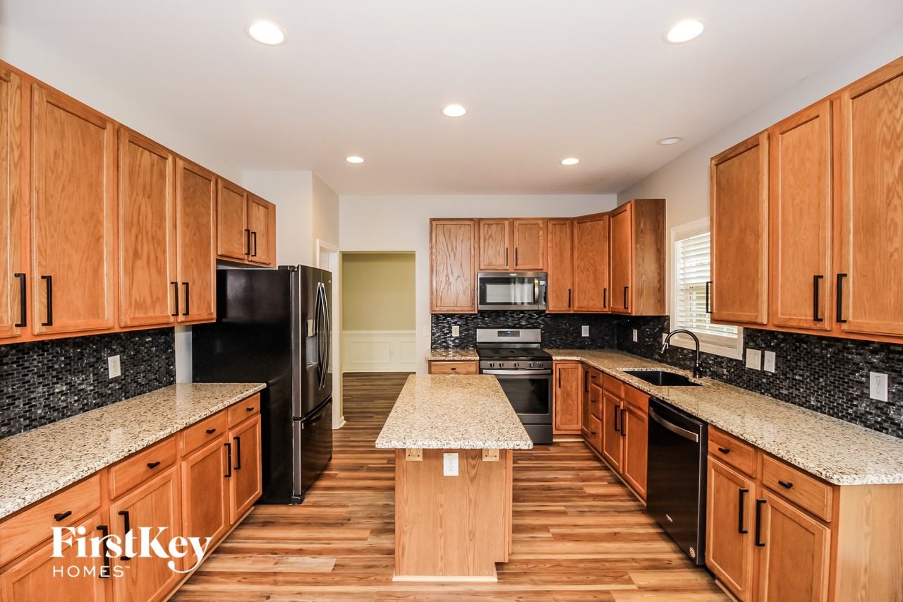 7660 Forest Glen Way - Photo 6 of 15