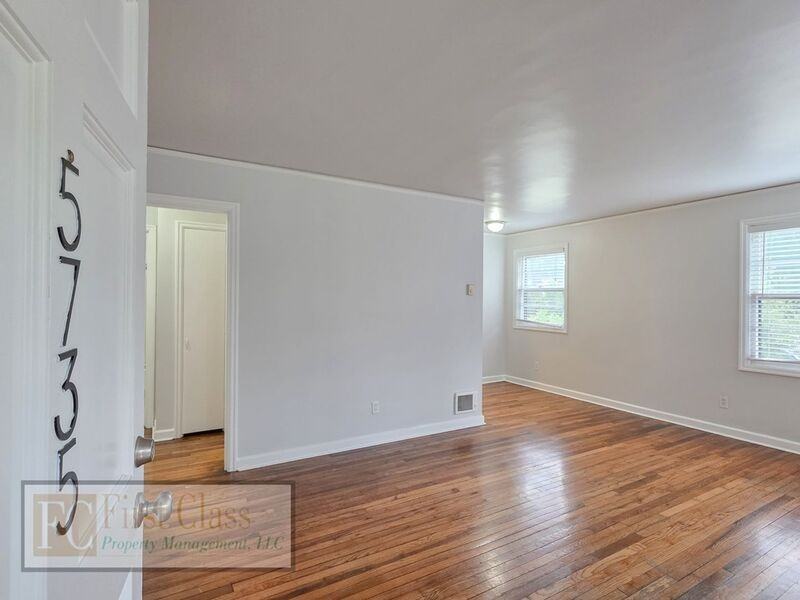 5735 N Montana Ave - Photo 2 of 33