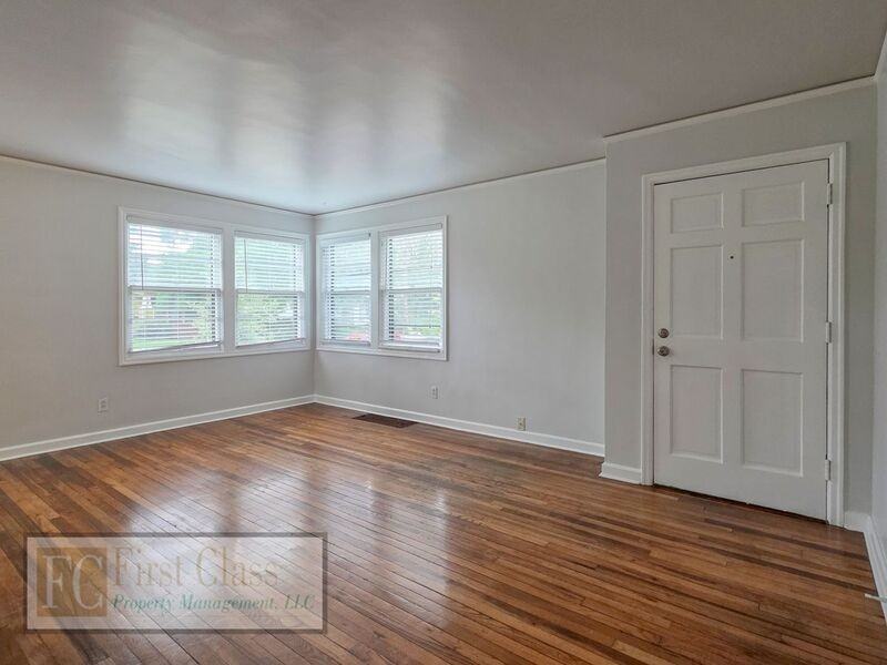 5735 N Montana Ave - Photo 3 of 33