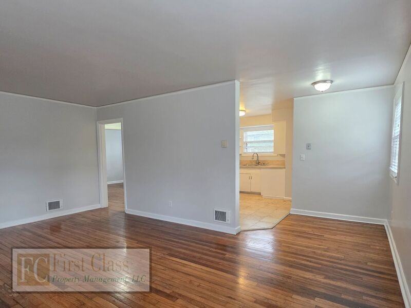 5735 N Montana Ave - Photo 4 of 33