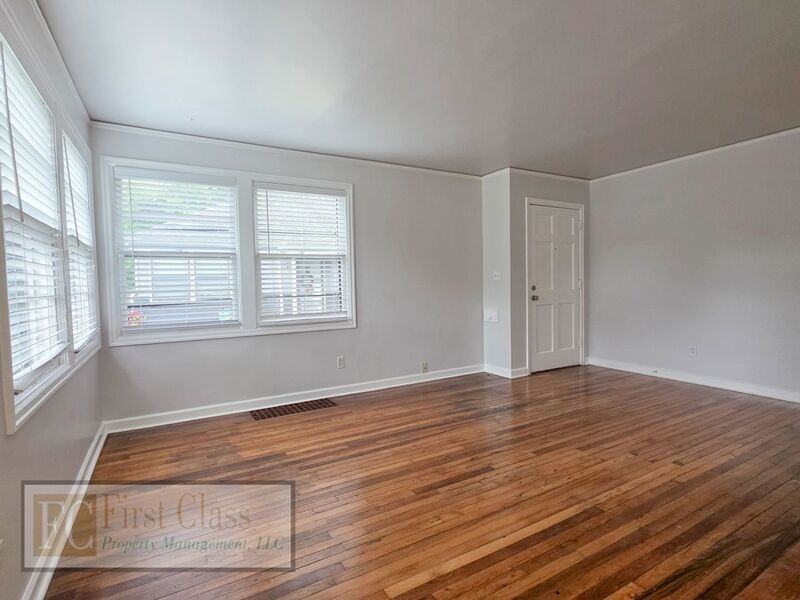 5735 N Montana Ave - Photo 5 of 33