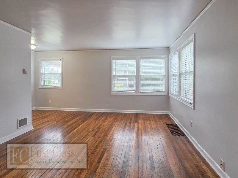 5735 N Montana Ave - Photo 7 of 33