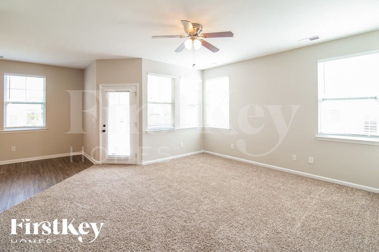 113 Hyrne Dr - Photo 4 of 15
