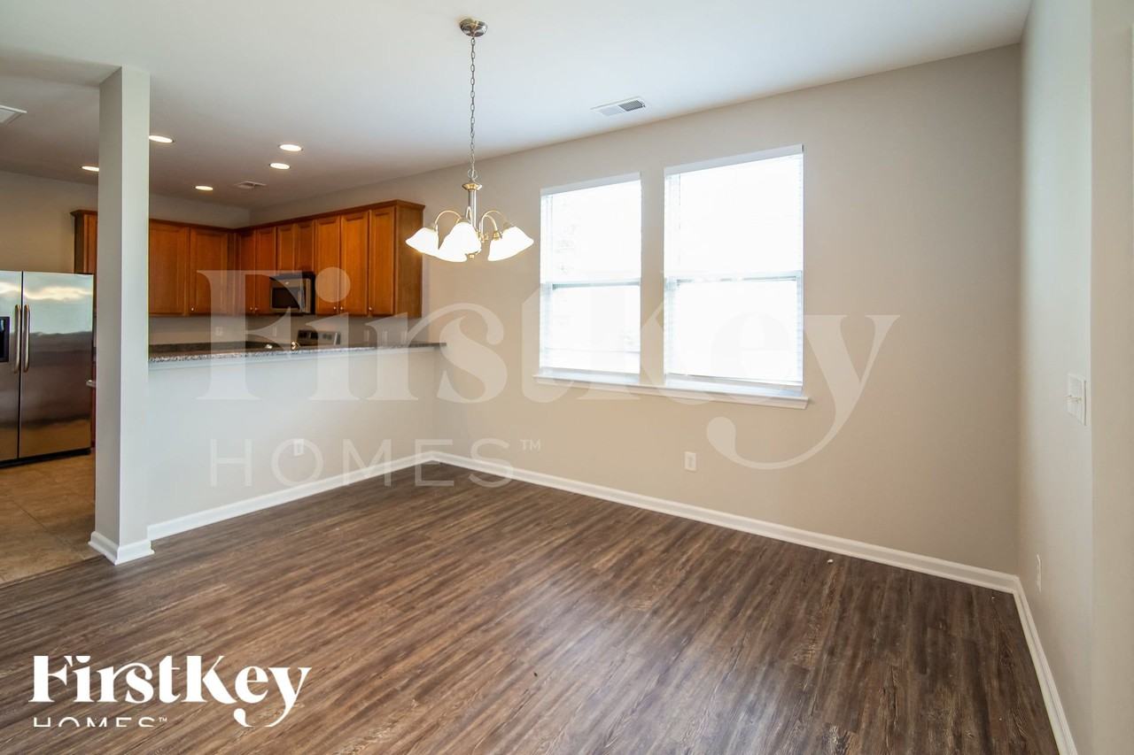 113 Hyrne Dr - Photo 5 of 15