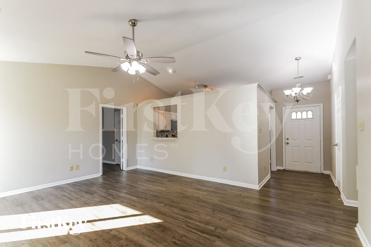 20839 Summitt Rd - Photo 4 of 15