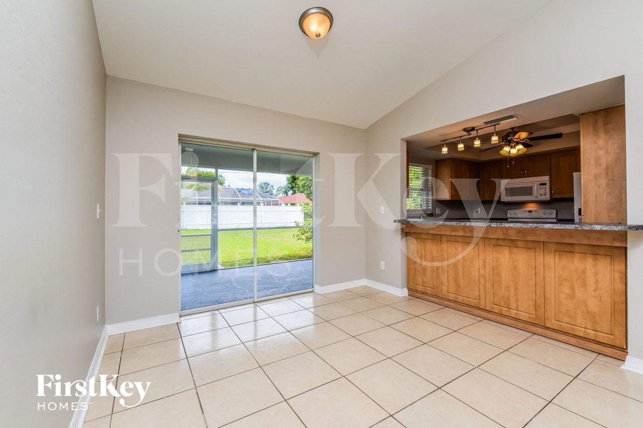 2918 Se 8th Pl - Photo 5 of 15
