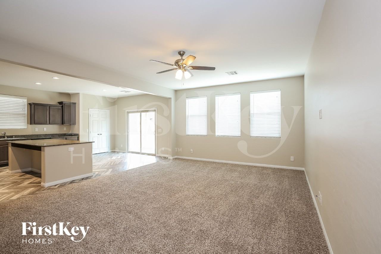 317 Casmailia Ave - Photo 3 of 15