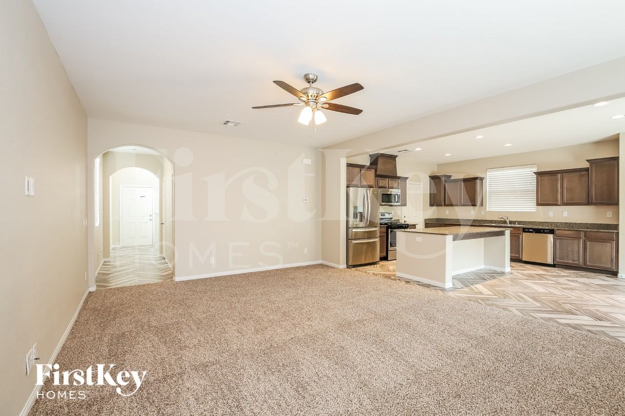 317 Casmailia Ave - Photo 4 of 15