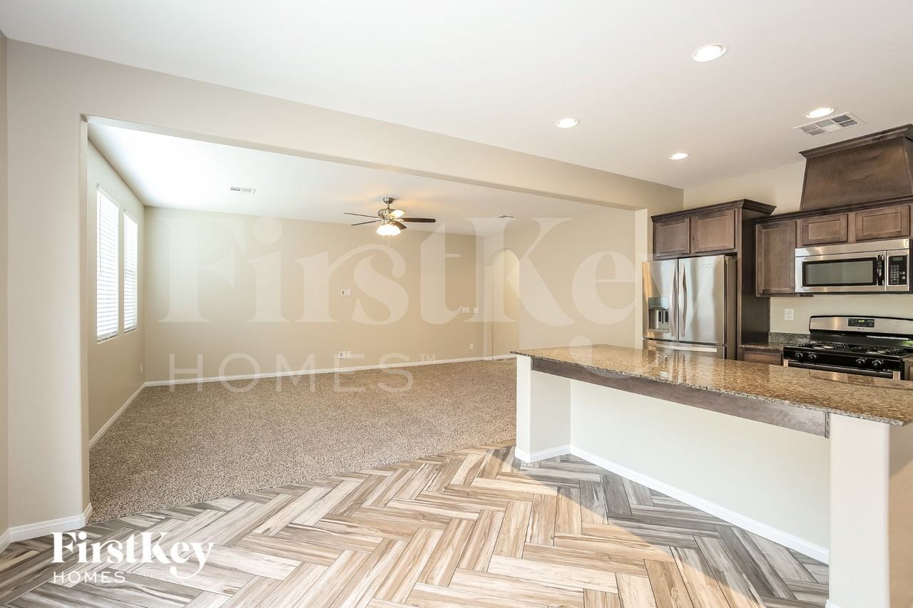 317 Casmailia Ave - Photo 5 of 15