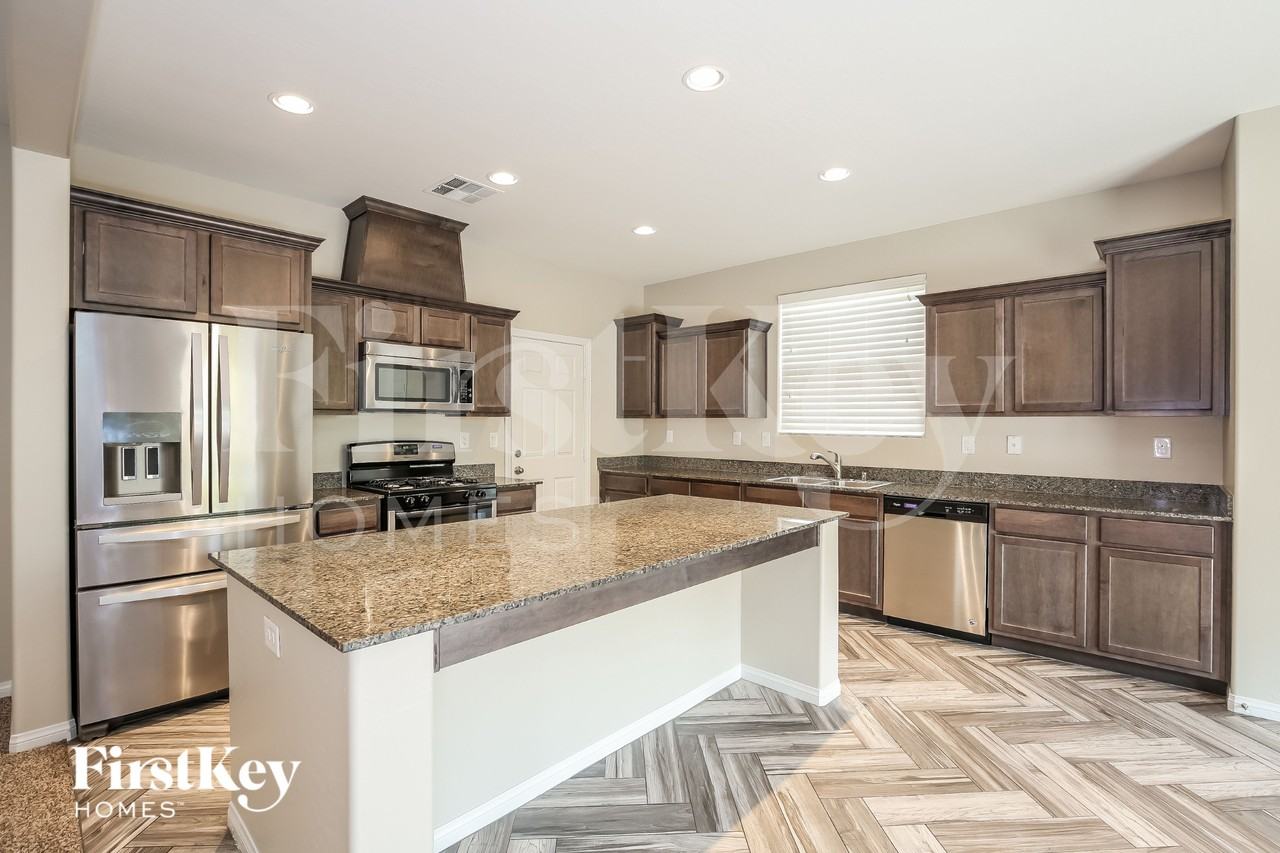 317 Casmailia Ave - Photo 6 of 15