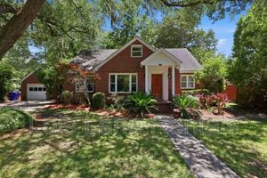 featured image of 2043 Wappoo Dr