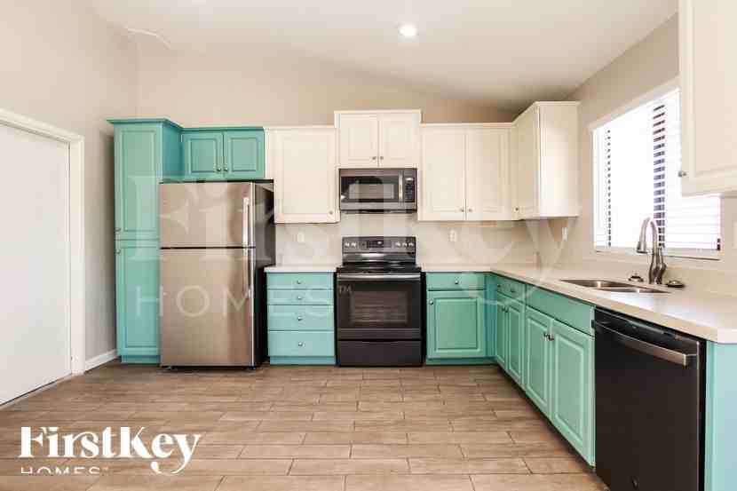 4237 W Grovers Ave - Photo 6 of 15