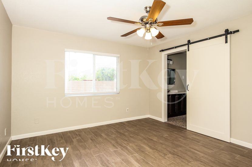 4237 W Grovers Ave - Photo 7 of 15