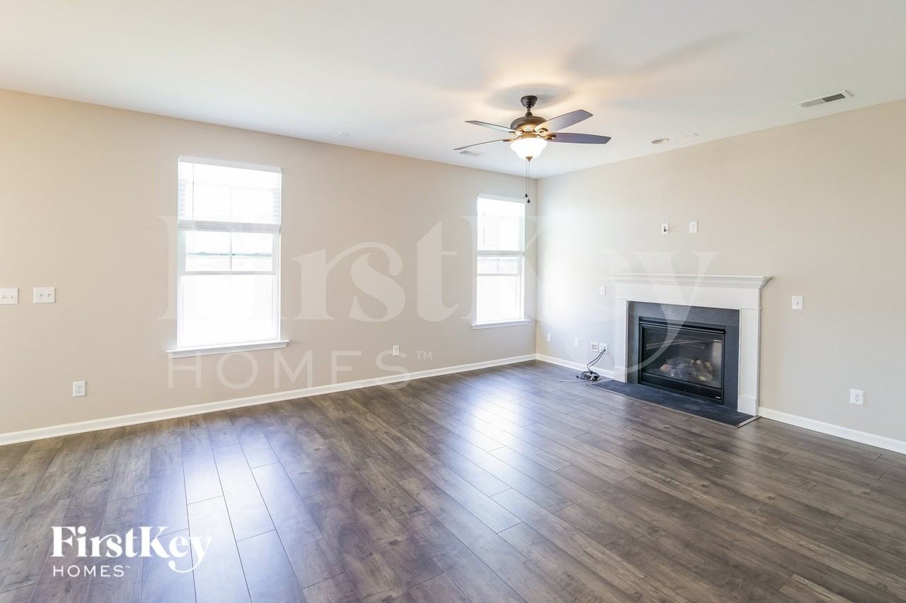 483 Spectrum Rd - Photo 3 of 15