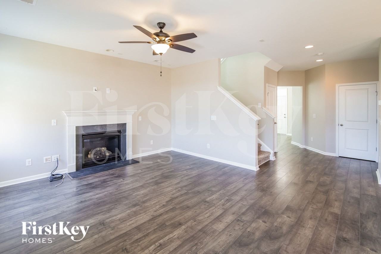 483 Spectrum Rd - Photo 4 of 15