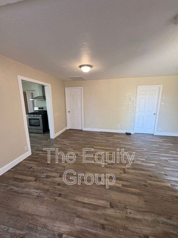 13405 Ave - Photo 5 of 18