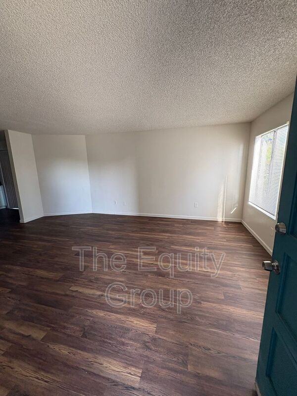 310 1/2 N Park St - Photo 2 of 14