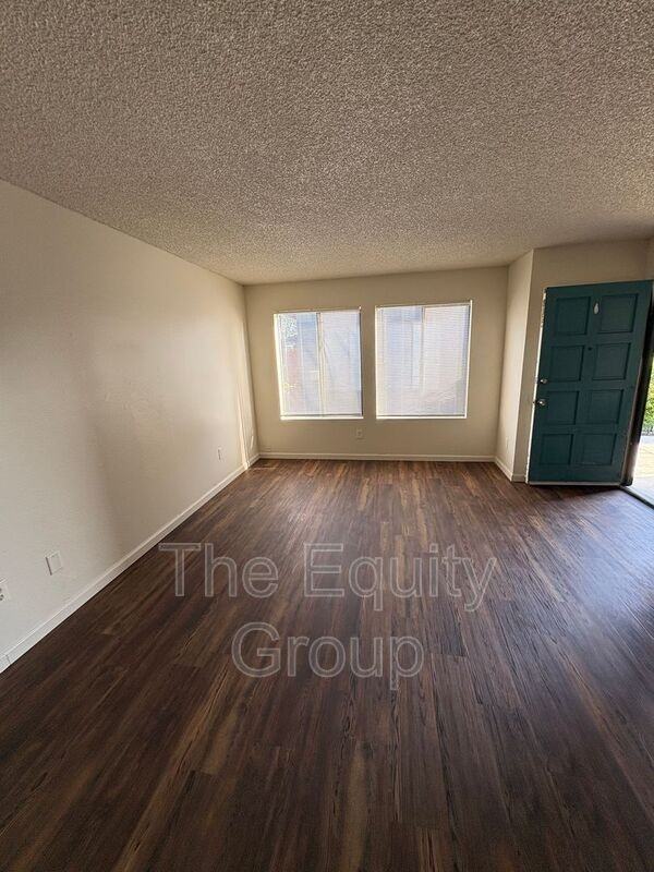 310 1/2 N Park St - Photo 3 of 14