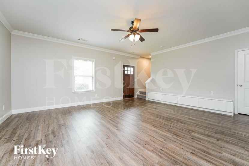 1035 Sutherland Dr - Photo 3 of 16