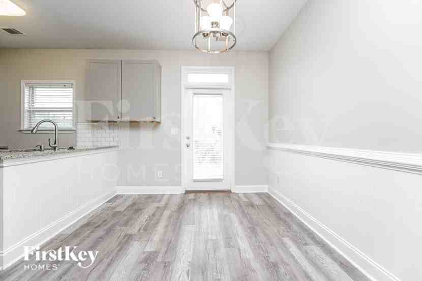 1035 Sutherland Dr - Photo 4 of 16