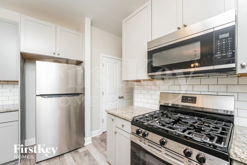 1035 Sutherland Dr - Photo 6 of 16