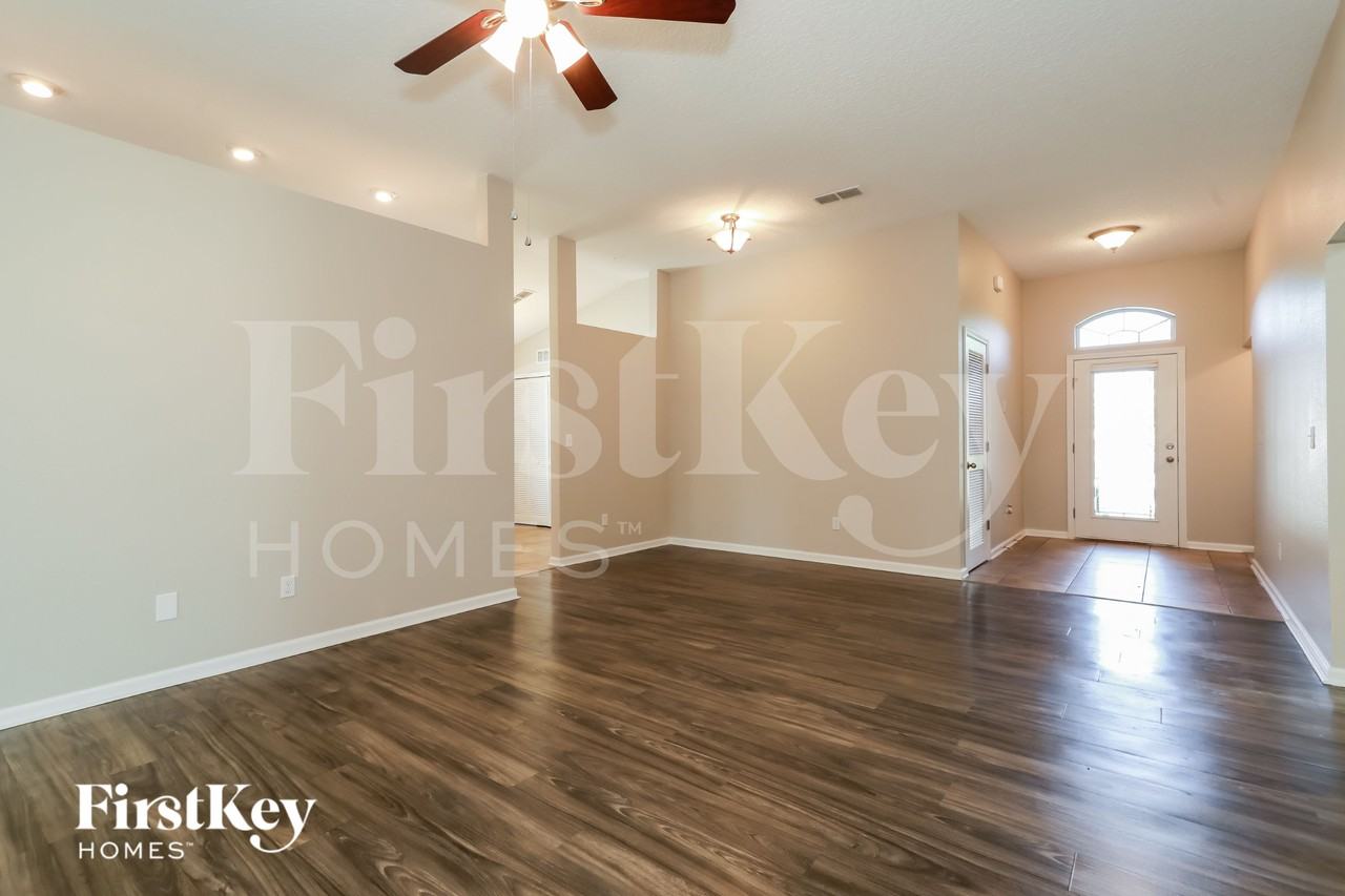 4264 Great Falls Loop - Photo 3 of 15