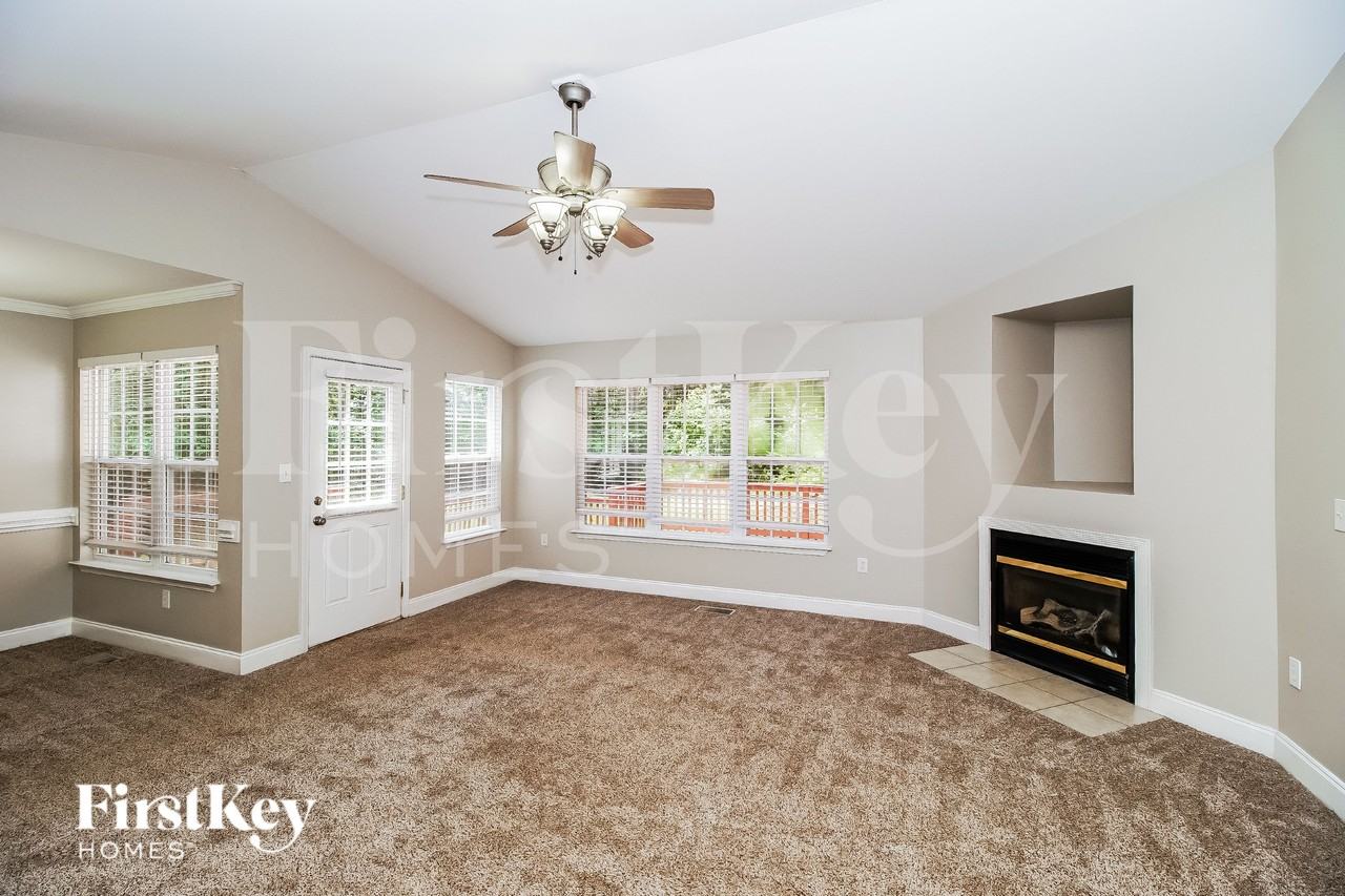 231 Christianna Ct Nw - Photo 4 of 16