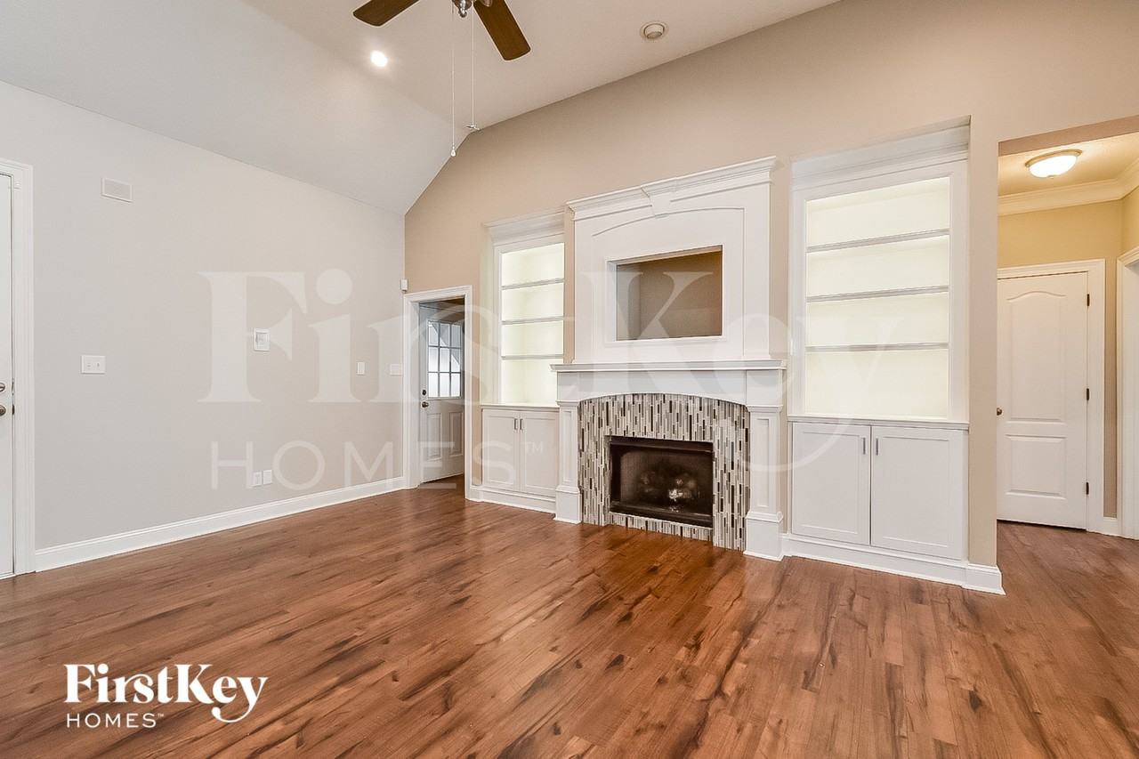 8682 Valmont Cir - Photo 3 of 15