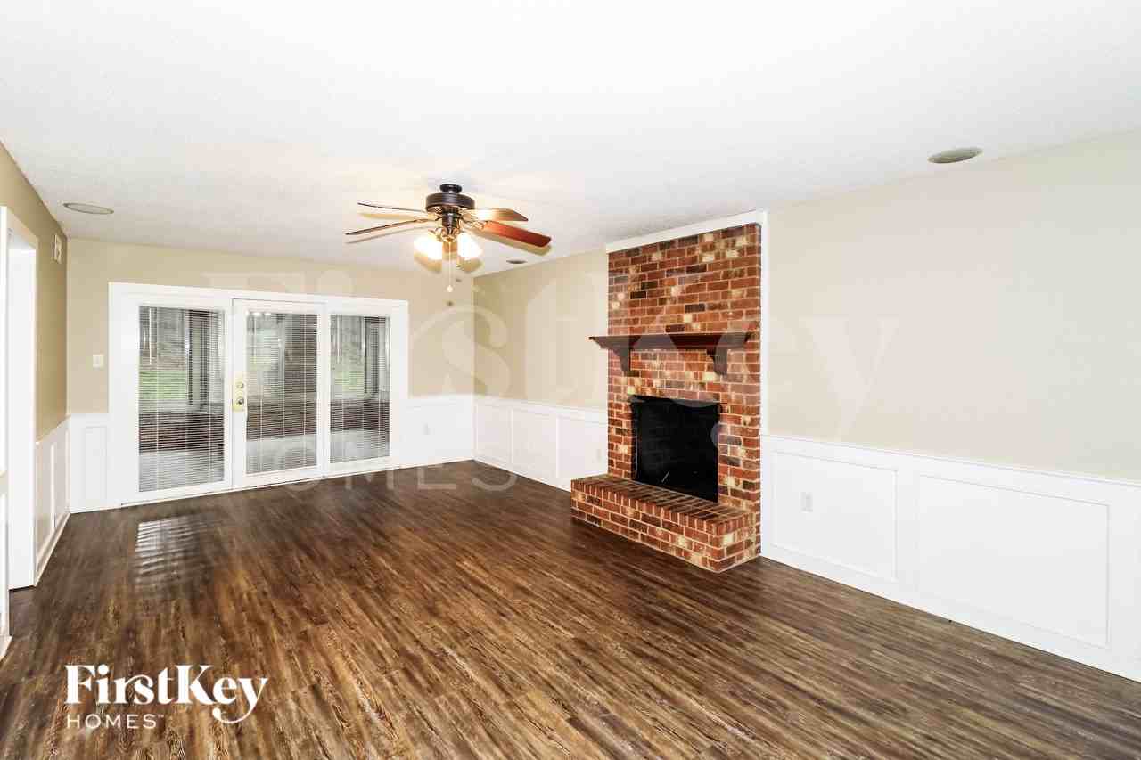 8117 S Regis Pl - Photo 3 of 15