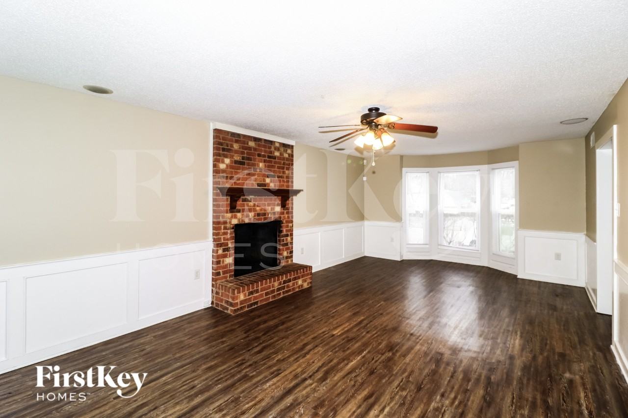 8117 S Regis Pl - Photo 4 of 15