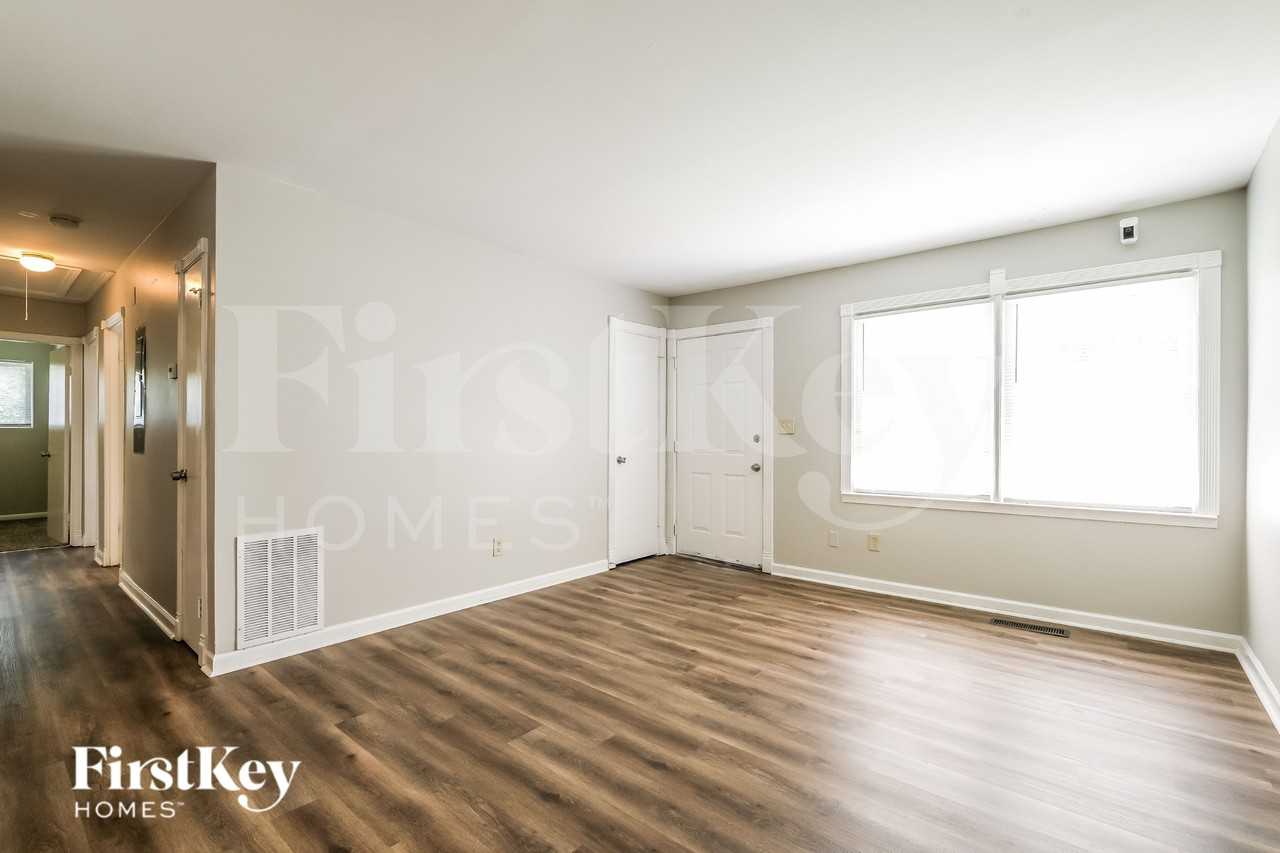 7016 Sun Valley Way - Photo 3 of 19